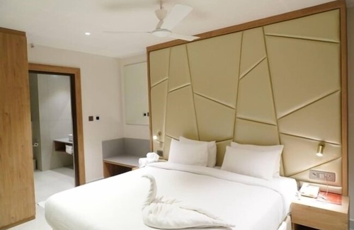 Vizianagaram Hotel | SVN Lake Palace