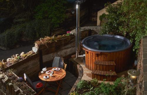 Heligan Apartment | Swallows End - Apartment with hot tub, sauna and pool (Dartmoor)