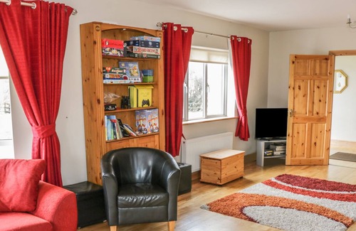 Aughnacliffe Cottage | SWALLOWS NEST, family friendly in Aughnacliffe, County Longford