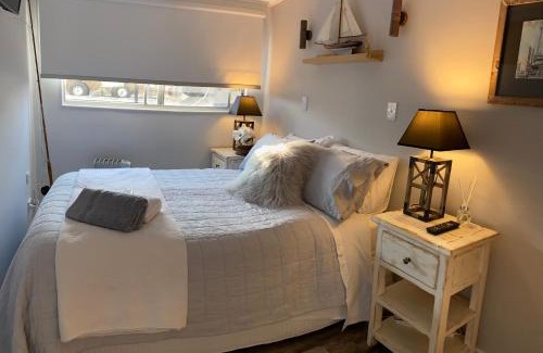 Goolwa Boat Rental | Swamp Fox luxury 2BR Dutch Barge