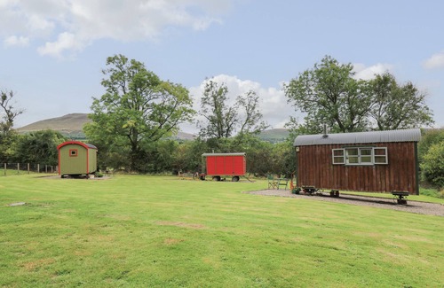Llanfihangel Tal-y-llyn Cottage | Sweet Briar Shepherds Hut