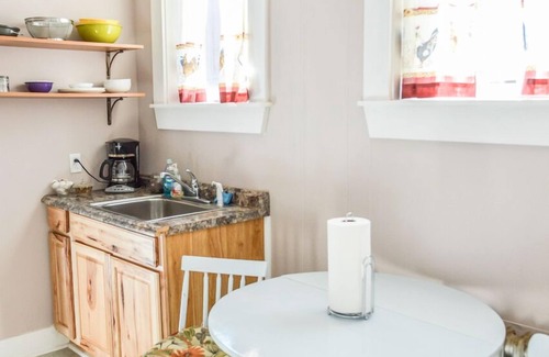 Seward Apartment | Sweet Little Apartment in Historical Downtown Seward