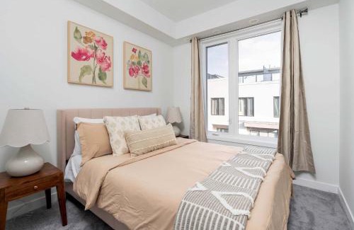 Erin Mills House | Sweet Townhouse with Rooftop Patio in Erin Mills