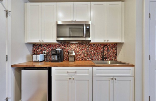 Killington Condo | Swirl Suite Annex: Studio w/Kitchenette and Workspace. Discounted Ski Rentals.