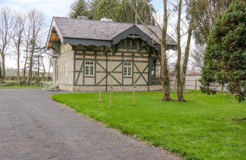 Mohill House | Swiss Cottage