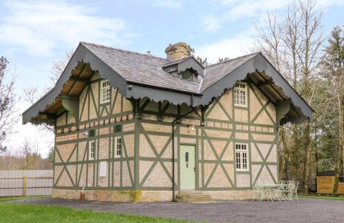 Mohill House | Swiss Cottage