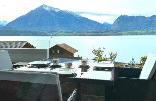 Oberhofen am Thunersee Apartment | SwissHut Stunning Views Alps & Lake - Apart. Oberländer