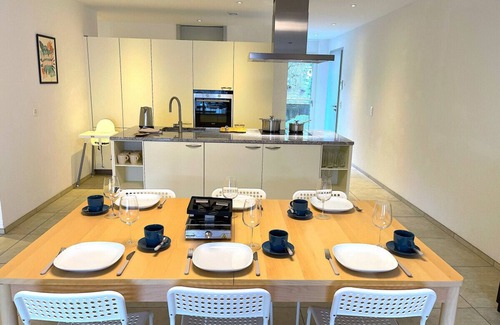 Central Interlaken Apartment | SwissHut Modern 10min Interlaken West Station - Apart Markt