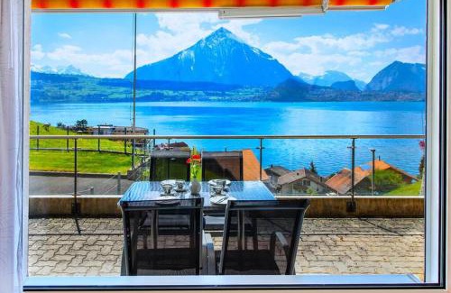 Merligen Apartment | SwissHut Stunning Views Alps Lake - Apart. Carpe Diem