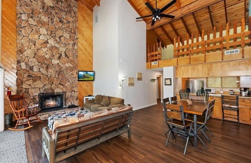 Big Bear Lake Apartment | Switzerland Summit C Ski In/out