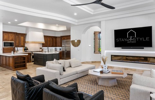 Central Scottsdale House | SWSS - Luxe 8-bedroom retreat w/golf sim, wellness room. Perfect for corporate getaways. - HIDDE.