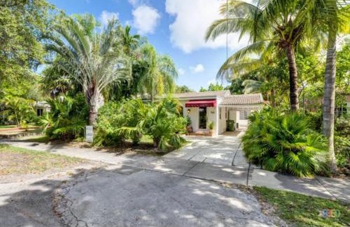 Bayside Historic District House | Sybarite Sanctuaries