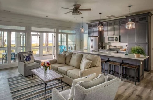 Melrose on the Beach House | Sycamore Cottage - Ocean View Retreat