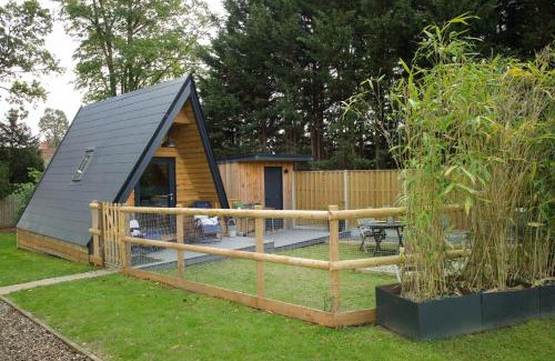 Toppesfield House | Sycamore Lodge with Hot Tub- Quirky & Romantic