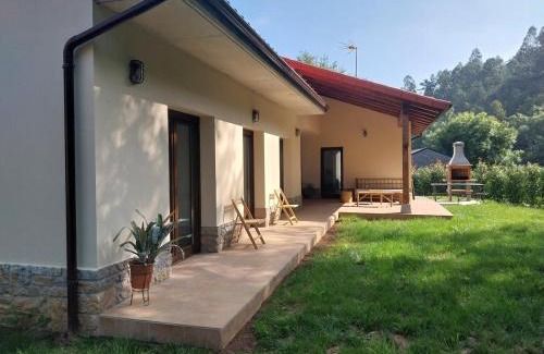 Soto Del Barco House | Tábara, a orillas del río