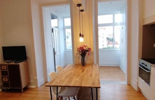 Sao Joao de Deus Apartment | T2 w/balcony