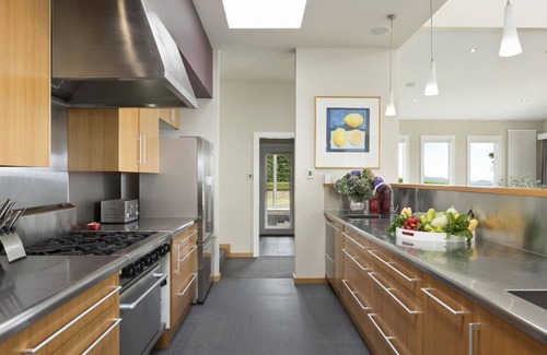 Table Cape House | Table House is a serene retreat on 60-acres with a private beach and stunning views of Bass Strait.