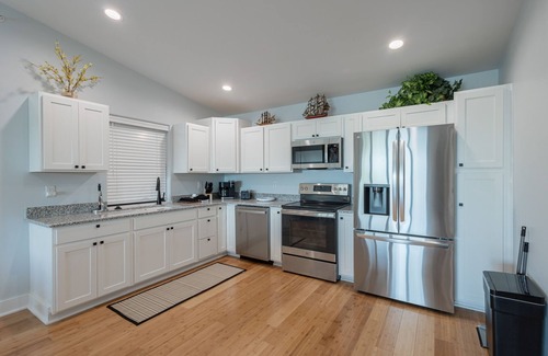 Indian Point Villa | Table Rock Mega-Villa: Sleeps 29, Private Heated Pool & Hot Tub, 3 mins to SDC!