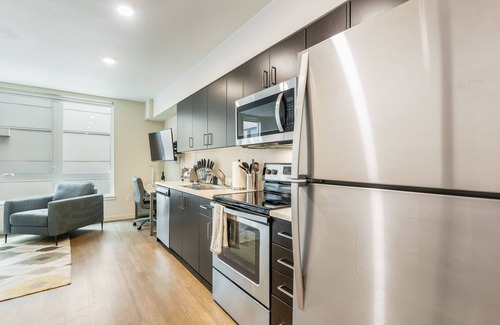 Stadium District Apartment | Tacoma Lux Modern Suite|2BR 1BA Fit for Long Stay
