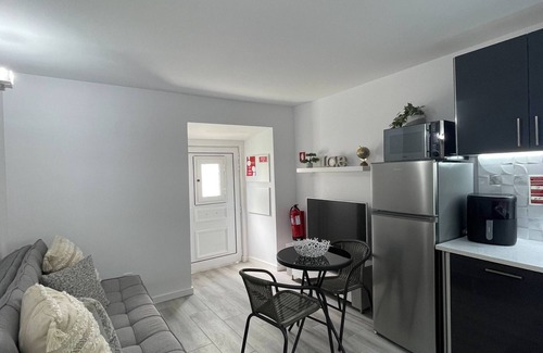 Cacilhas Apartment | Tagus River Apartment *Cacilhas, 10min from Lisbon