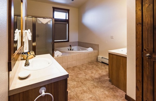 Estes Park Hotel | Taharaa Mountain Lodge