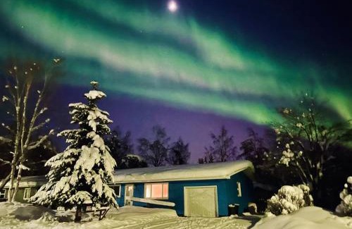 Fairbanks House | Taku's Contemporary & Stylish Private Retreat