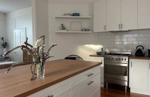 West Hobart House | Tamalin Cottage - A West Hobart Gem