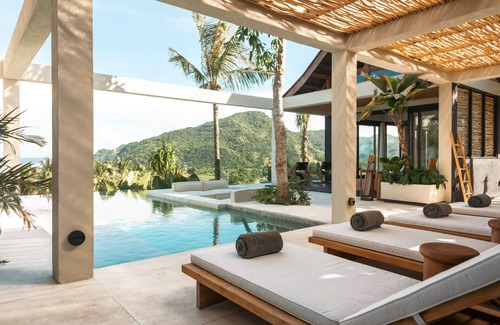 Praya Barat Villa | Tampah Hills