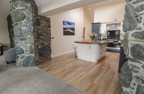 Brynrefail House | TAN TWR, pet friendly, luxury holiday cottage in Llanfairpwll