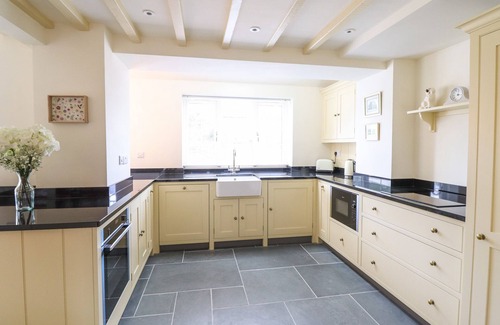 Welshpool Cottage | TAN Y DDOL, family friendly, with open fire in Llanfair Caereinion