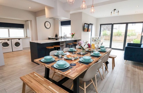 Penrhyn Bay Cottage | TAN Y FRON, pet friendly, country holiday cottage in Penrhyn Bay