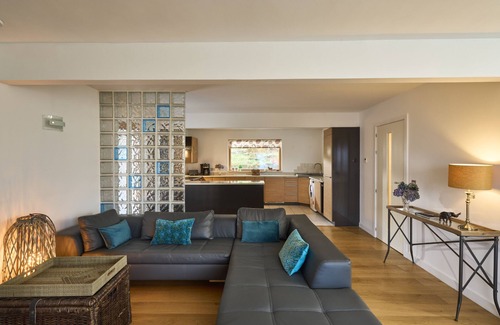 Strachur Cottage | Tanamuir, overlooking Loch Fyne, Strachur - sleeps 6 guests in 3 bedrooms