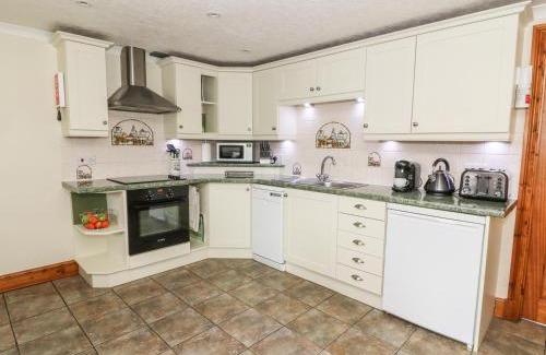 Lampeter House | Tangaer Cottage