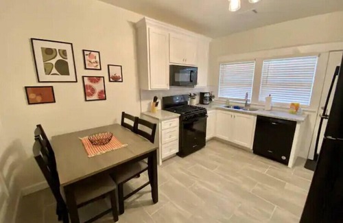 Amarillo House | Tangerine Oasis - Homey & newly renovated 2 BR!