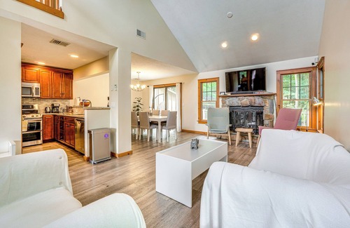 Tannersville Cottage | Tannersville Resort Home w/Deck & Gas Grill!