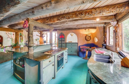 Arroyo Hondo House | Taos Dome Home w/Hot Tub, Fireplace + Mntn Views!