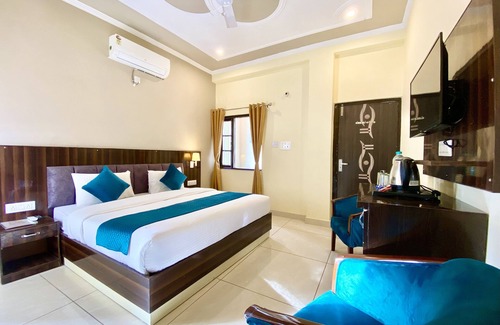 Tapovan Hotel | Tapovan New Residency (5 minutes walk to Laxman jhula)