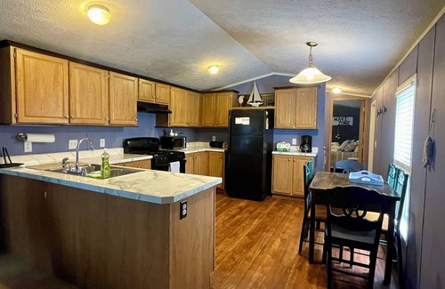 Deersville House | Tappan Lake camping home Rocky Road Retreats