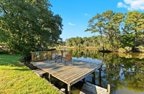 Mobile House | Tara's Riverfront Hideaway