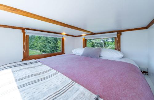 Tarras House | Tarras Tiny Haven - Wake up to Breathtaking Mountains