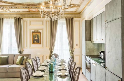 Les Halles Apartment | TASTEFULLY COMPLEMENTED BY CONTEMPORARY LUXURY IN A HERITAGE BUILDING- LOUVRE