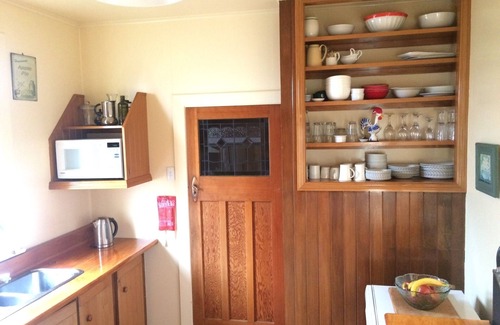 Methven House | tastefully restored cottage w/ mountain views 3 min walk to Methven town center