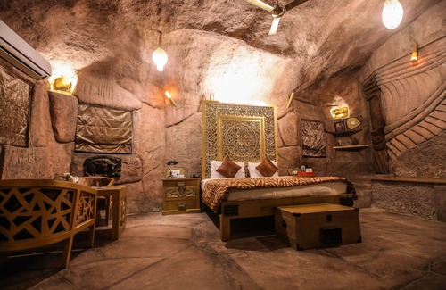 Avarghani Hotel | Tathastu Pench