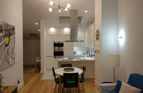 Sao Sebastiao da Pedreira Apartment | Tauro 195-Beautiful 2 bedroom apartment elevator, King Size ensuite and terrace