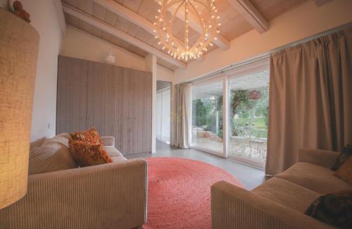 Triggianello Villa | TD Il Vecchio Fienile Outdoor Kitchen with Pool View