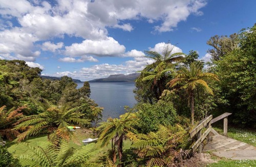 Lake Tarawera House | Te Miro Cottage - Lake Tarawera Cottage