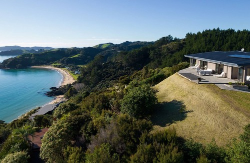 Te Ngaire House | Te Ngaere bay luxury home “otto and nonas”