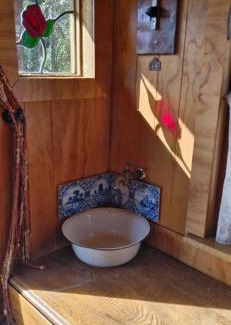 Komata Cabin | Te Punanga O Te Rangimārie