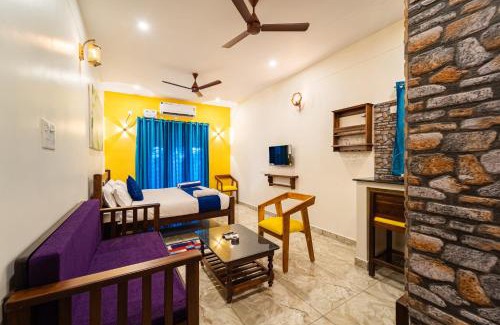 Ganapathichettikulam Villa | Teak Leaf Gateway Villa with Swimming Pool Indoor Games