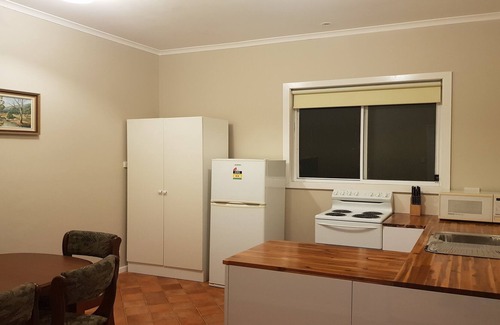 Claude Road Bed & Breakfast | Teapot 2 Bedroom Cottage